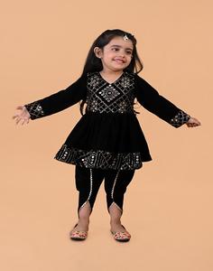 Conjunto de kurti de terciopelo de manga larga y dhoti - Negro - Product Image 1