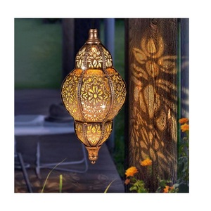 Lampes en métal anciennes et vintage, lanternes marocaines en métal ajouré, lanternes décoratives pour la décoration de l'Aïd et du Ramadan - Product Image 3