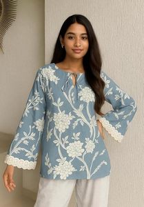 Kurti court imprimé pour femmes et filles |   Tunique évasée pour usage quotidien |   Kurti en rayonne élégant et confortable - Product Image 2