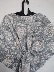 Robe kaftan florale grise faite à la main en Inde, légère, style bohème, pour la plage - Product Image 2