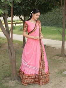 Lehenga Choli en Chanderi Cousu avec des Détails Artisanaux et une Doublure en Coton Doux – Idéal pour les Mariages et les Cérémonies - Product Image 5