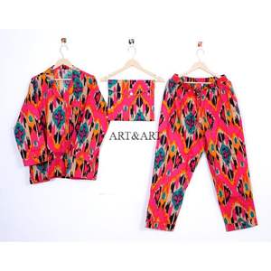 Conjunto de Pijama de Lujo para Mujer con Estampado Floral, de Algodón, Cuello en V, Manga Larga, Cierre de Botones, Largo Completo, Suave, para Verano - Product Image 1