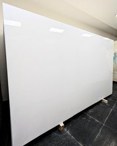 Dalles et carreaux en marbre blanc naturel, découpés sur mesure, polis, design contemporain pour sols de salle de bain et de cuisine HAYAT INDUSTRIES - Product Image 1
