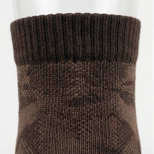 Chaussettes pour hommes à motif géométrique, tricotées, respirantes, en coton, polyester et élasthanne, pour un usage quotidien en automne, style classique - Product Image 4