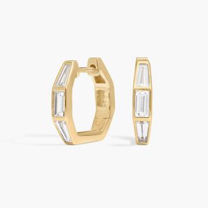 Boucles d'oreilles Huggie en or blanc avec diamants de laboratoire taille baguette - Product Image 1