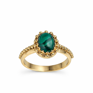 แหวนทองเหลืองชุบไฟฟ้าประดับมรกตสีเขียวขนาด 7*9 มม. รูปไข่ทรงคาโบชอง แหวนวินเทจทำมือสำหรับผู้หญิง - Product Image 1