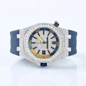 Montre demi-sertie de moissanite bleue à bracelet, avec moissanite de couleur à taille ronde et diamants brillants à taille ronde, collection Hip Hop - Product Image 1