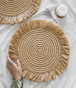 Ensemble de sets de table ronds de style classique en beige pour la décoration de la maison, en papier de raphia naturel tissé à la main - Product Image 4
