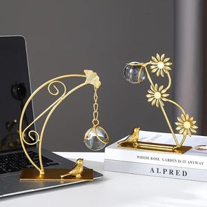 Escultura moderna de bola de cristal dorada con base de hierro, esfera de vidrio transparente decorativa, adorno de lujo para mesa, hogar, oficina, decoración de bodas - Product Image 5