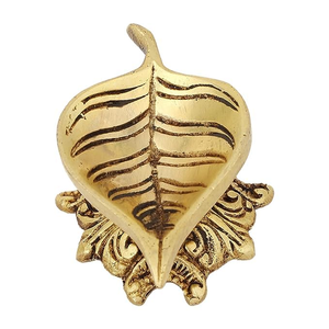 Handcrafted Brass Leaf Diya <b>Oil</b> <b>Lamp</b> Decorative Brass Leaf Shaped <b>Oil</b> Holder Traditional Tabletop Candle Light Home Decor - Product Image 3