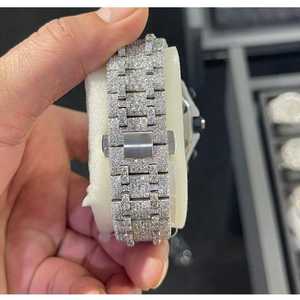 Montre chronographe de luxe entièrement sertie de moissanite, cadran arabe, style hip-hop, en acier inoxydable, aspect diamant, mouvement à quartz - Product Image 5