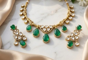 Conjunto de Collar y Pendientes para Mujer Chapados en Oro con Cristales Verdes en Forma de Pera, Diseño Floral Clásico, Joyería para Boda - Product Image 2