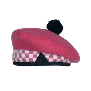 Gorro Balmoral Tradicional de Lana Rosa Oscuro y Blanco con Diseño a Cuadros, Estilo Escocés, Venta al Por Mayor 2026 - Product Image 3
