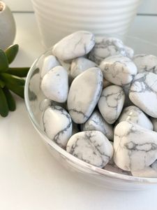 Wholesale Natural Howlite Heart Crystal Hand-Carved <b>Healing</b> Gemstone Reiki Chakra <b>Healing</b> Puffy Heart for Decoration and Gift - Product Image 3