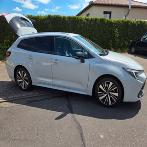 Toyota Corolla Híbrido Teamplayer Touring Sports Estate Wagon, Vehículo Familiar Eficiente en Consumo de Combustible, Volante a la Izquierda, Listo para Exportación - Product Image 1