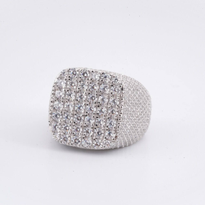 Anillo de sello con incrustaciones de moissanita, parte superior cuadrada, anillo de lujo llamativo, joyería hip hop para hombre - Product Image 4