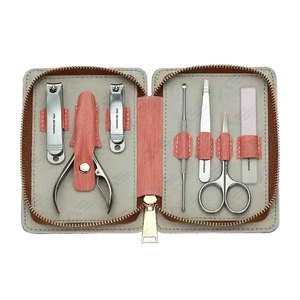 Kit de coupe-ongles multifonctionnel pour le soin des pieds, ensemble d'outils de manucure et de pédicure de haute qualité en acier inoxydable 7 pièces - Product Image 1