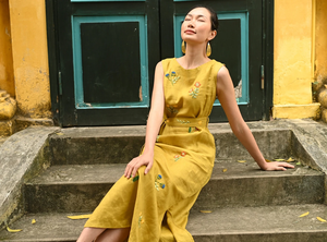 Vestido Maxi de Lino Amarillo Mostaza con Intrincados Motivos Florales Bordados a Mano, Tela de Lino Transpirable de Primera Calidad - Product Image 5