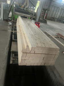 Poutre en LVL de pin structurel du fabricant vietnamien, bois lamellé-collé pour coffrage de construction et support d'échafaudage - Product Image 3
