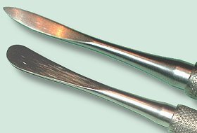 รากฟันเทียม # เครื่องมือยกกระดูกอ่อนแบบสองด้าน 9 มม. ขนาด 4.3 มม./8.4 มม. แบบใช้มือจับ ด้ามจับลายกันลื่น สีเงิน รุ่น DI-1IT - Product Image 5