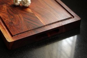 Planche à découper en bois d'acacia de qualité supérieure avec rainure pour les jus, planche à découper en bois, plateau de service pour cuisine - Product Image 3