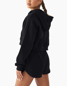 Ensemble deux pièces sur mesure pour femme en 100 % coton, comprenant un sweat à capuche court oversize et un pantalon court, avec manches longues en dentelle et fermeture éclair intégrale, personnalisable avec logo - Product Image 3