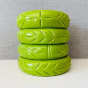 Bracelet vintage en résine sculptée à la main, couleur unie, style indien, qualité supérieure, prix de gros - Product Image 1