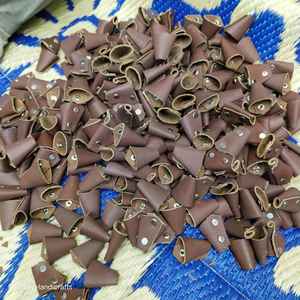 Organiseur de câbles et rivets en cuir faits à la main, différents modèles, au meilleur prix - Product Image 1