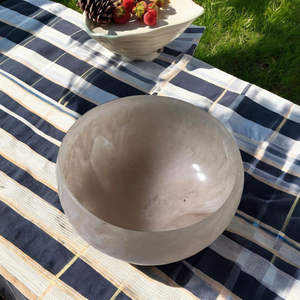 Tazón de resina duradero de menta y vainilla hecho a mano para el hogar, hoteles y fiestas en el jardín de The Handmade Collection - Product Image 1