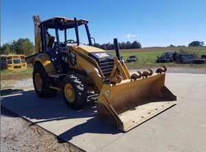 Retroexcavadora Usada 415F2 de 96 HP Lista para Envío a Todo el Mundo - Product Image 3