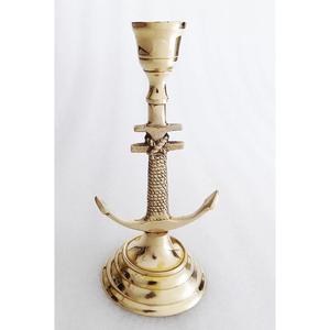 Porte-bougie en laiton de haute qualité, aux accents chaleureux, favorisant une ambiance accueillante et réconfortante. - Product Image 5