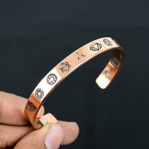 Pulsera Magnética Terapéutica de Cobre Puro Hecha a Mano, Brazalete de Cobre Vintage de Lujo para Uso Diario, para Hombres y Mujeres, Alivio del Dolor - Product Image 1