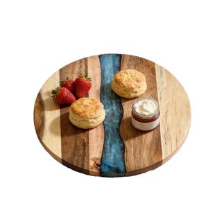 Planche à découper en bois durable de style moderne, faite à la main, avec incrustation en résine, épaisseur 1,5 cm, passe au lave-vaisselle, planche de service et de découpe durable - Product Image 1