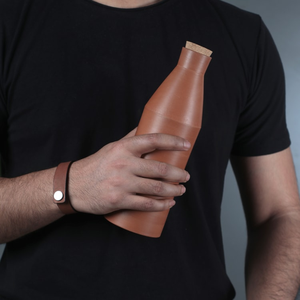 Lot de 4 bouteilles modernes en terre cuite faites à la main - 750 ml avec bouchon en liège de la collection Design Rencontre Tradition - Product Image 4