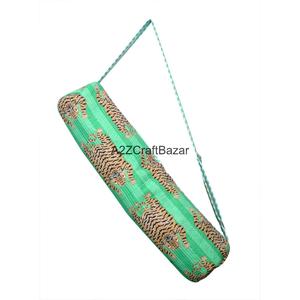 Bolsa de Gimnasio Moderna Boho para Yoga y Playa, con Parches Acolchados en los Hombros, Diseño de Huellas de Manos, Estampado Animal Ecológico y Sostenible - Product Image 4