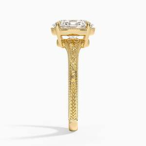 Bague de fiançailles en moissanite taille ovale, style vintage, avec bande gravée et serti milgrain, pour mariage - Product Image 2