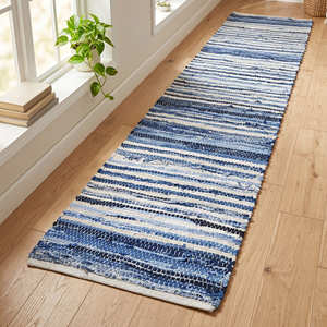 Alfombra de Pasillo Reversible de Algodón Reciclado de Color Azul Sólido de 2.5' X 10', Antideslizante, Ecológica y Apta para Mascotas, para Hogares Modernos - Product Image 1