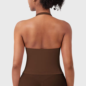 Fabricant sur mesure de débardeurs courts pour femmes, logo personnalisé sur le devant, 100% polyester, fabriqué au Pakistan pour les acheteurs en gros mondiaux - Product Image 2