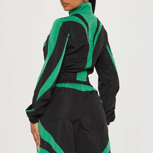 Ensemble deux pièces tendance pour femme : veste coupe-vent à capuche en polyester imperméable et short léger et respirant pour l'extérieur, personnalisable avec logo OEM - Product Image 6