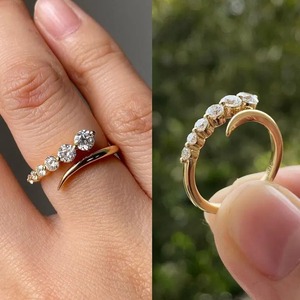 Anillo de compromiso de diamante de punta abierta, banda minimalista de oro de 14K, anillo apilable ajustable para ella, con engaste de burbuja compartido ajustable. - Product Image 4
