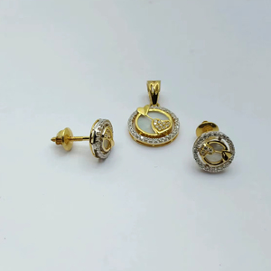 Boucles d'oreilles élégantes en or 22 carats avec pendentif assorti, bijoux de créateur de forme ronde élégante pour femmes - Product Image 1