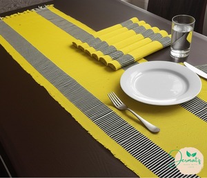 Sets de table rectangulaires en tissu de lin rose et jaune, design moderne antidérapant pour table à manger, lot de 7 pièces - Product Image 6