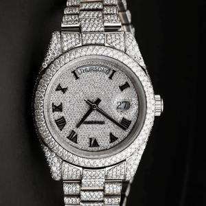 Reloj automático de diamantes más vendido para hombre con cristal de zafiro y visualización de fecha, ideal para la oficina, disponible para la venta. - Product Image 1