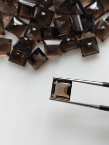 Cuarzo Ahumado Natural de 8MM, Corte Cuadrado Escalonado, Gema Suelta de la Mejor Calidad para Joyería y Fabricación de Collares - Product Image 1