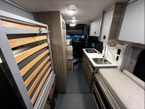 รถบ้านมือสอง MINT Class B RED 2025 Winnebago SOLIS 59P สำหรับขาย |   รถบ้านเคลื่อนที่ |   รถตู้แคมป์ปิ้ง |   วานไลฟ์ - Product Image 2