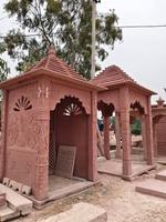 Revêtements muraux en blocs de pierre rouge traditionnels pour l'extérieur, finition antique, fabriqués en Inde par M/S.GWALIOR STONE WORKS, garantie 5 ans