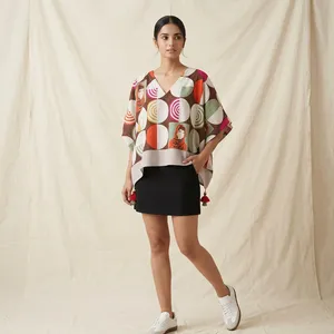 Top estampado multicolor para mujer, cuello en V, manga ancha, ajuste holgado, patrón geométrico, dobladillo con borlas, Top informal a la moda, ropa de verano para el día a día - Product Image 4