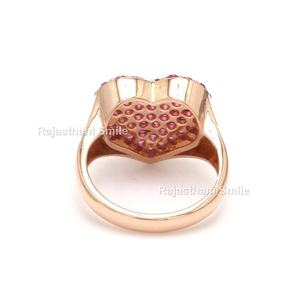 Bague chevalière en or rose massif 14K en forme de cœur avec saphir rose naturel de 2 mm certifiée par IGI pour les mariages et les fêtes - Product Image 3