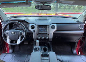 Toyota Tundra SR5 2017 Usada en Buen Estado - Product Image 2