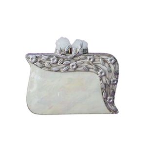 Bolso de mano artesanal de nácar con marco floral plateado y asa esculpida, bolso de noche de lujo para bodas y fiestas. - Product Image 1
